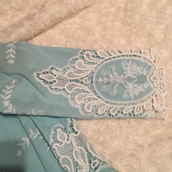 CYNTHIA ROWLEY TIFFANY BLUE LACE TOP - Picture 4 of 9